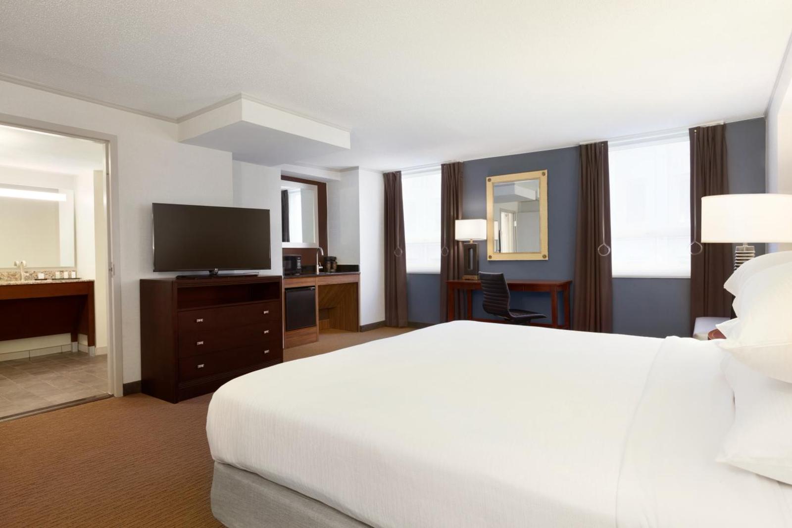 Embassy Suites Baltimore Inner Harbor Main image 2
